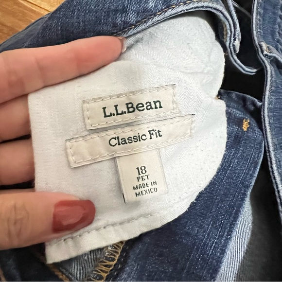 LL Bean Classic Fit Straight Leg Jeans Size 18 Petite Med Wash Blue Denim Basic - Picture 10 of 11